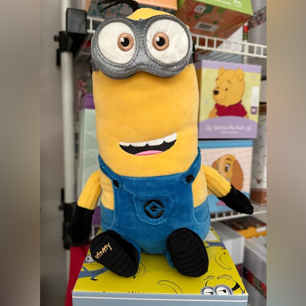 Scentsy Buddy “minions” Kevin with Scentsy Scentsy oak “ banana”